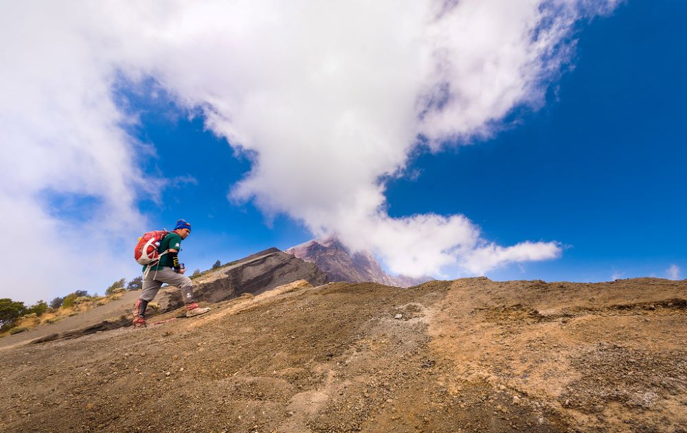 Puncak Gunung Rinjani 3726 meter, Paket Rinjani 4 hari 3 malam